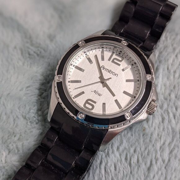 Vintage NWOT Armitron "Now" Ladies Watch  - Black Acrylic Band - New Battery - Picture 3 of 13